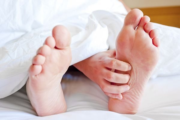 به خواب رفتن دست و پا، زنگ خطر کدام بیماری‌هاست؟