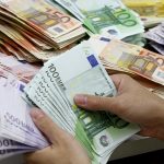 بازار دلار همچنان در تب و تاب است