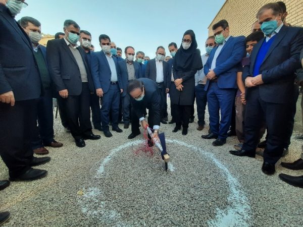 با حضور رئیس کل بیمه مرکزی کشور؛کلنگ مدرسه ۶ کلاسه شهید ناصری با اعتباری بالغ بر ۷۵۰ میلیون تومان به زمین زده شد