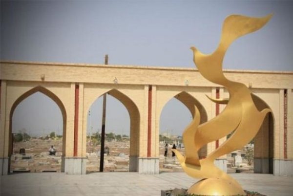 حکایت عجیب گلزار شهدای آبادان؛ دفن غریبانه شهدا در تاریکی مطلق/ نگهبانی مادر بر پیکرهای خانواده