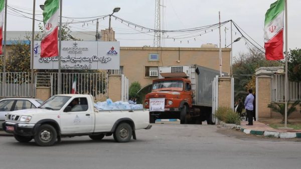 ارسال  ۶۰۰ بسته مواد غذایی توسط شرکت نفت و گاز کارون به مناطق سیل زده خوزستان