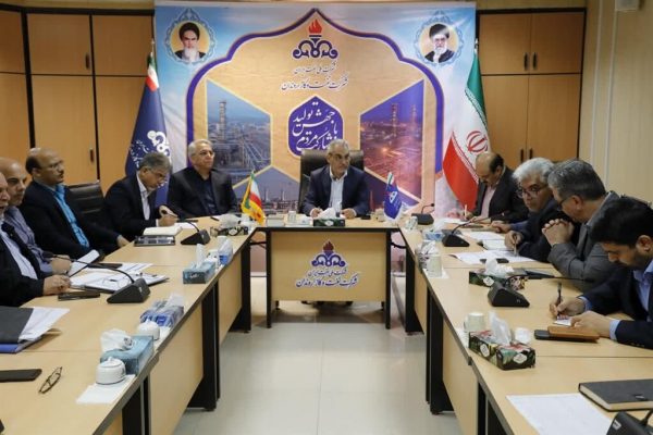 متن صوتی در نخستین نشست تولید شرکت نفت و گاز اروندان در ۱۴۰۳ مطرح شد برنامه‌ریزی برای جهش تولید در ۱۴۰۳ با استفاده از ظرفیت دانش‌بنیان‌ها