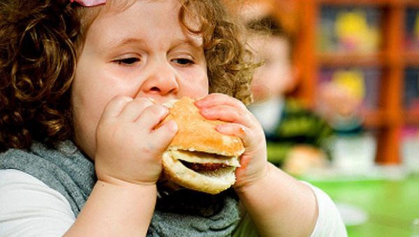 عامل بروز استعداد چاقی در جنین/ ۴۰ میلیون ایرانی درگیر اضافه وزن