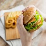 چگونه بدون پرخوری از شر استرس خلاص شویم؟