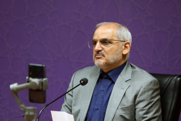 وزیر آموزش و پرورش خبر داد:افزایش نیم نمره‌ای میانگین امتحانات نهایی امسال/ فعالیت آموزشی مدارس در تابستان تخلف است