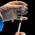 رییس دانشگاه علوم پزشکی جندی شاپور اهواز خبر داد:آغاز طرح واکسیناسیون سیار کرونا در مناطق حاشیه اهواز